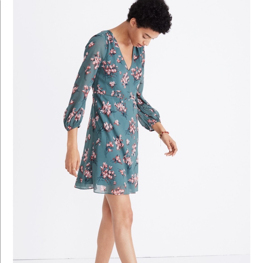 Marguerite dress in butterfly garden